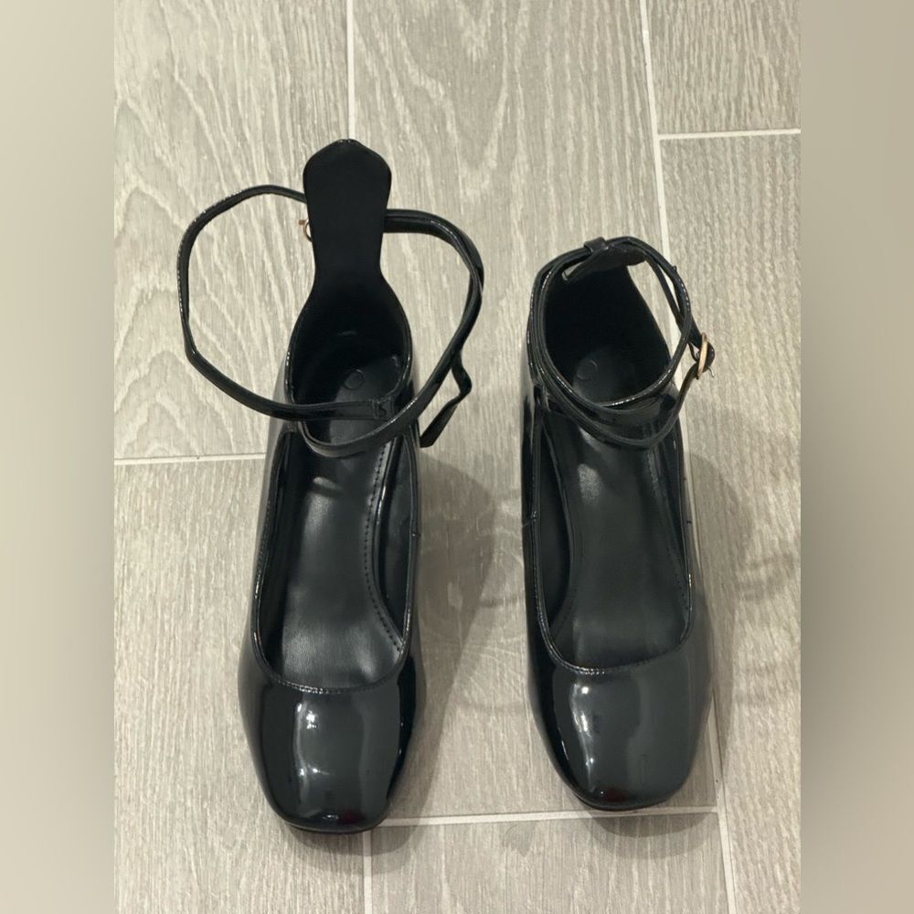 Elegant Black Patent Leather Women's Shoes